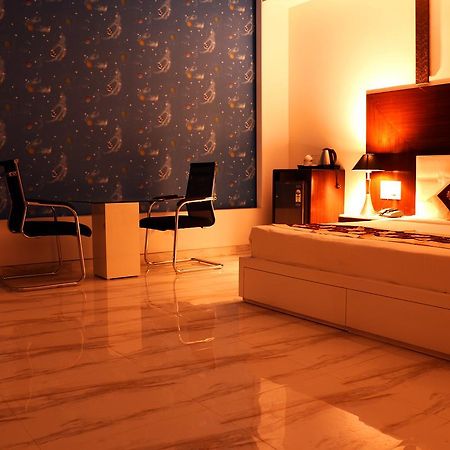 Hotel Neelam Moga Λουντιάνα Εξωτερικό φωτογραφία