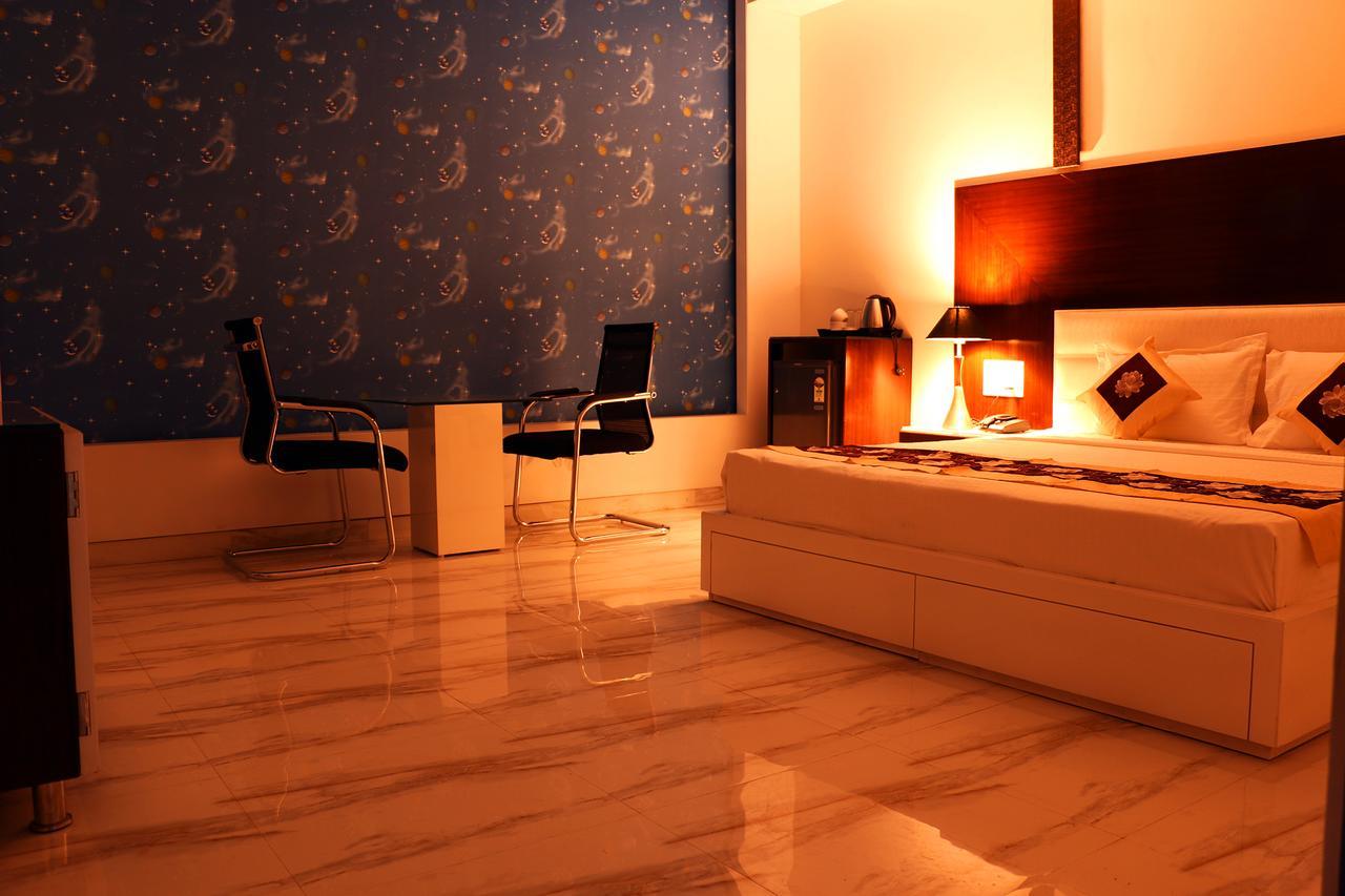 Hotel Neelam Moga Λουντιάνα Εξωτερικό φωτογραφία