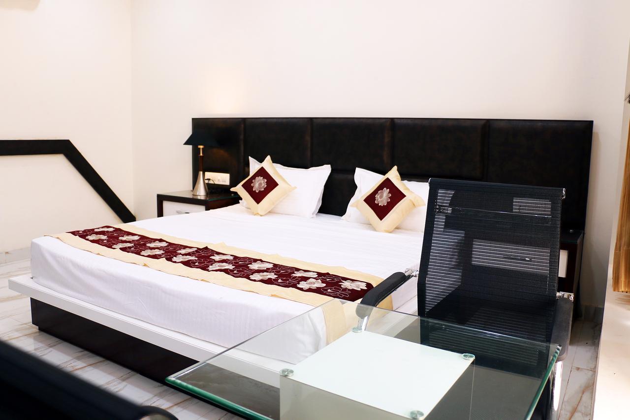 Hotel Neelam Moga Λουντιάνα Εξωτερικό φωτογραφία