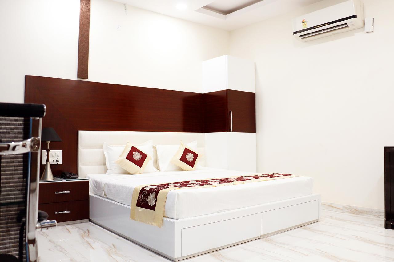 Hotel Neelam Moga Λουντιάνα Εξωτερικό φωτογραφία