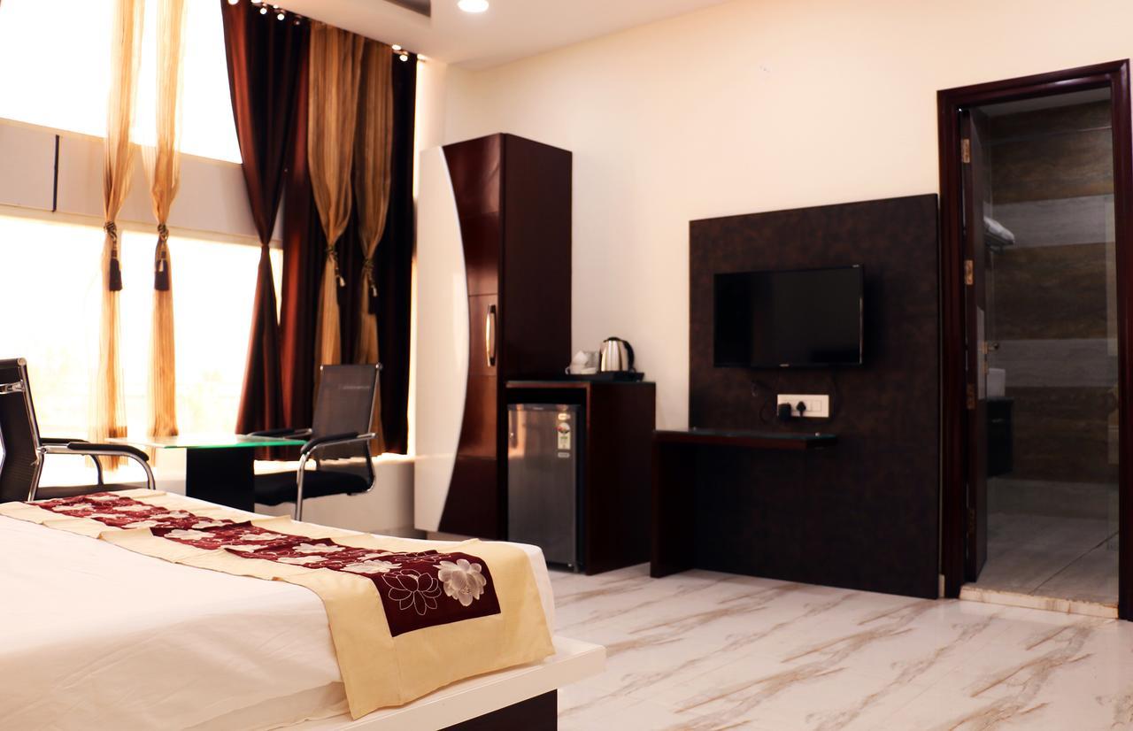 Hotel Neelam Moga Λουντιάνα Εξωτερικό φωτογραφία