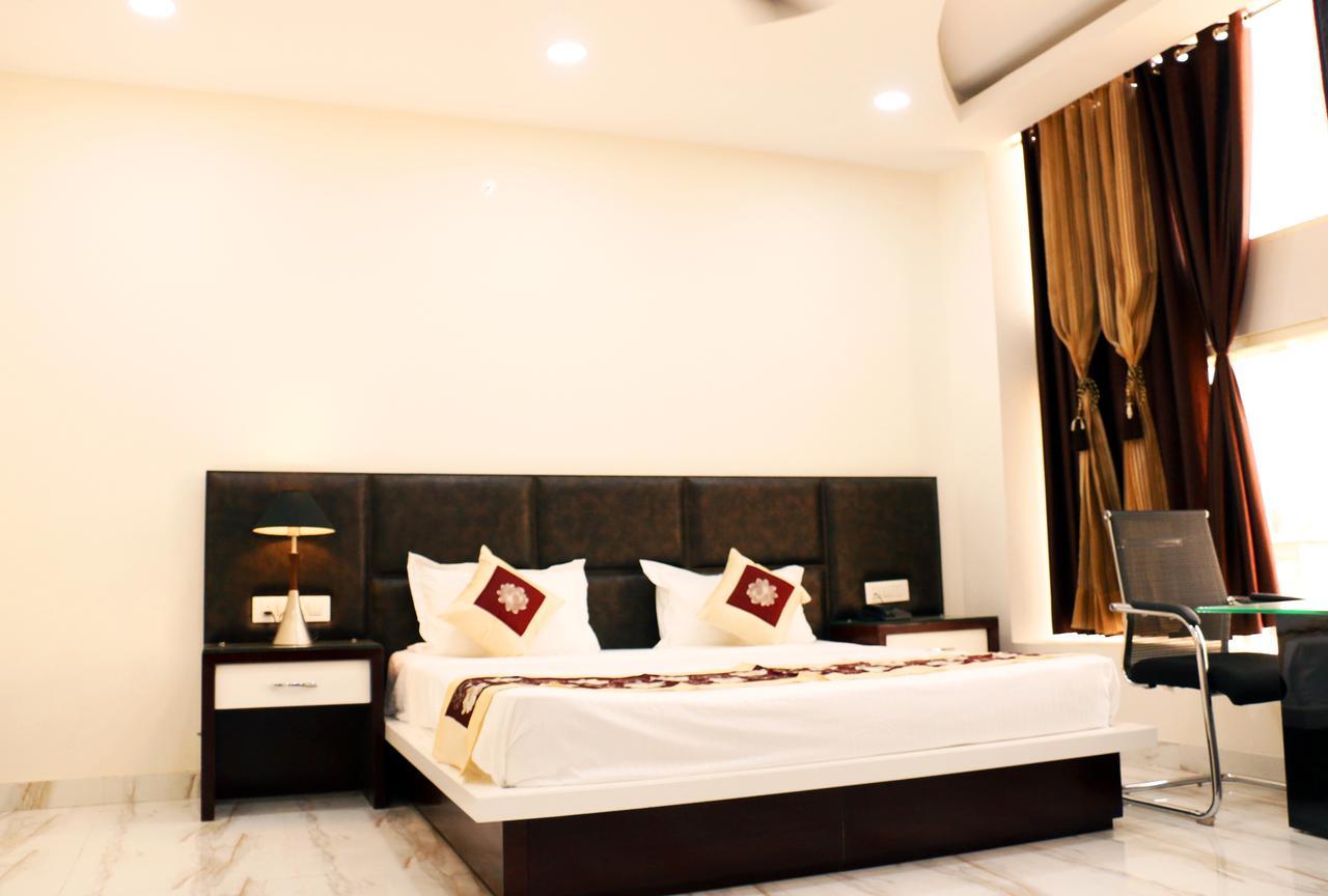 Hotel Neelam Moga Λουντιάνα Εξωτερικό φωτογραφία