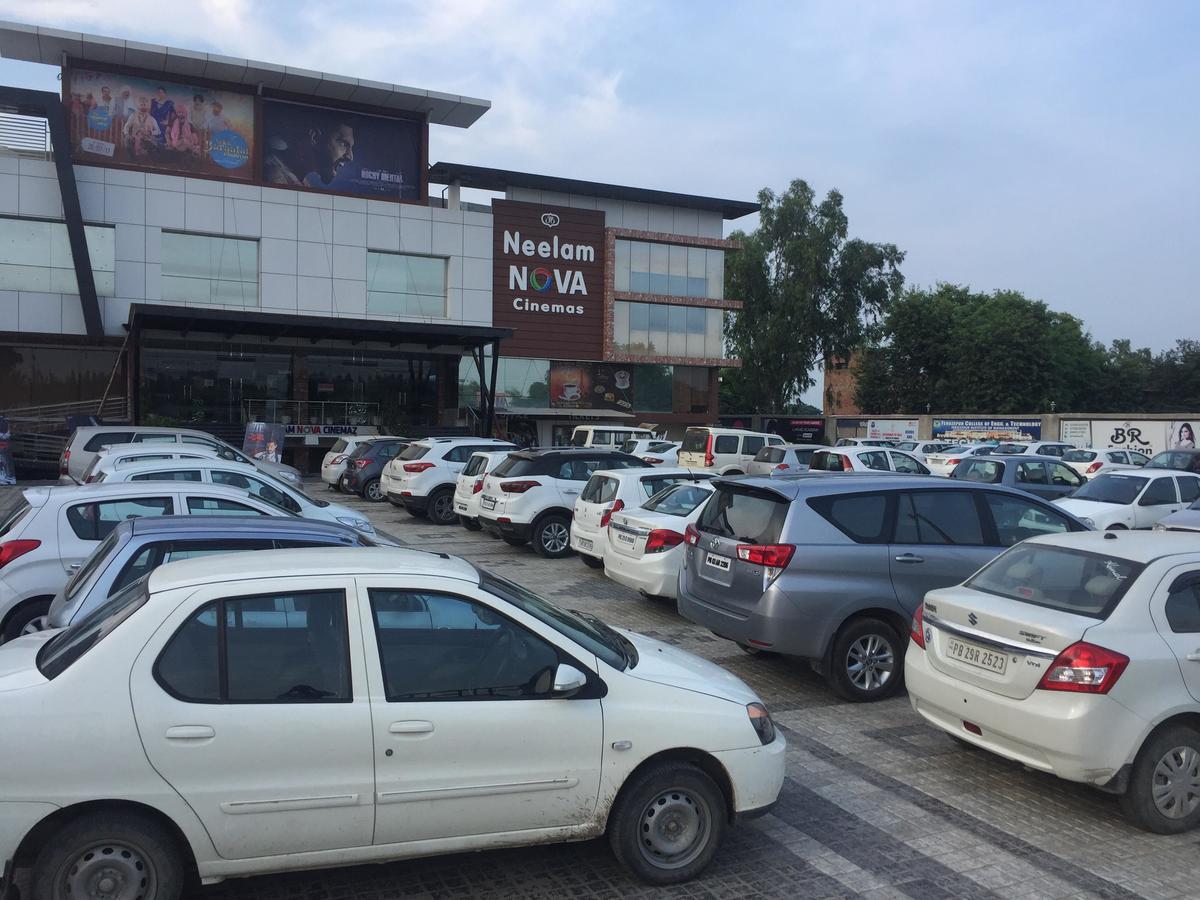 Hotel Neelam Moga Λουντιάνα Εξωτερικό φωτογραφία