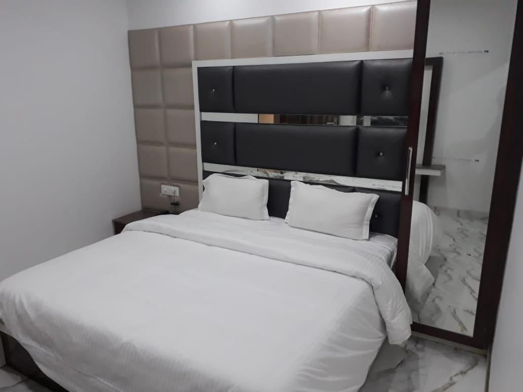 Hotel Neelam Moga Λουντιάνα Εξωτερικό φωτογραφία